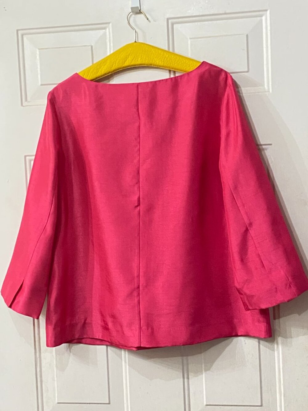 Chicos Sz 2 (L) Blouse 3/4 Sleeve Round Neck Shiny Hot Pink Polyester - Picture 7 of 9